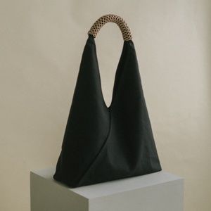 brand new kamaroan woven triangle bag